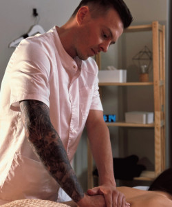 Частный массажист Максим 